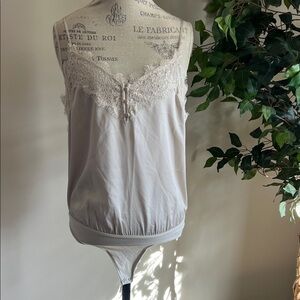 Abercrombie & Fitch Satin Cream Lace Bodysuit

Brand New - Never Worn